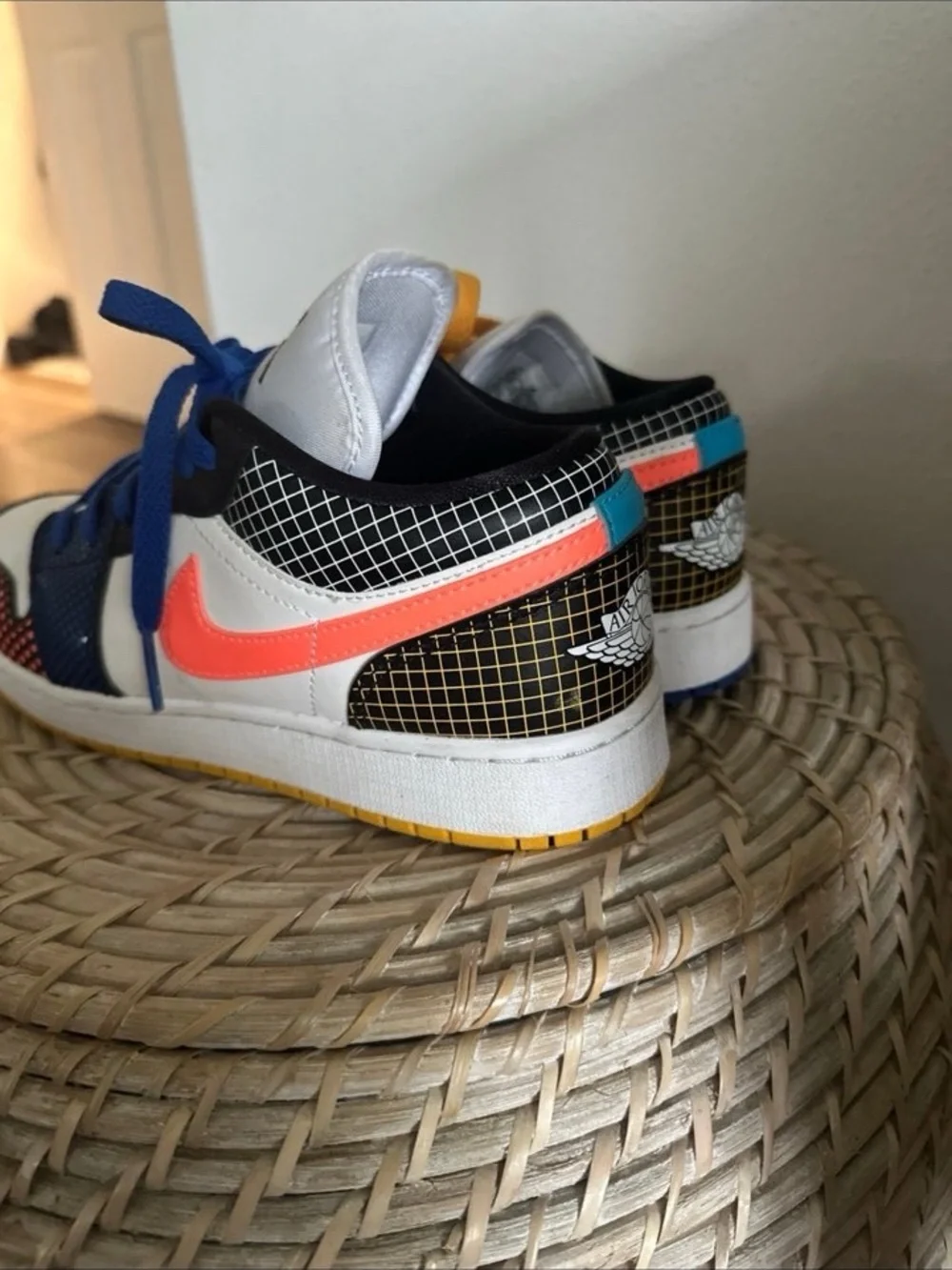 Nike Kids Low-Top Sneakers in White, Coral, Blue and Yellow